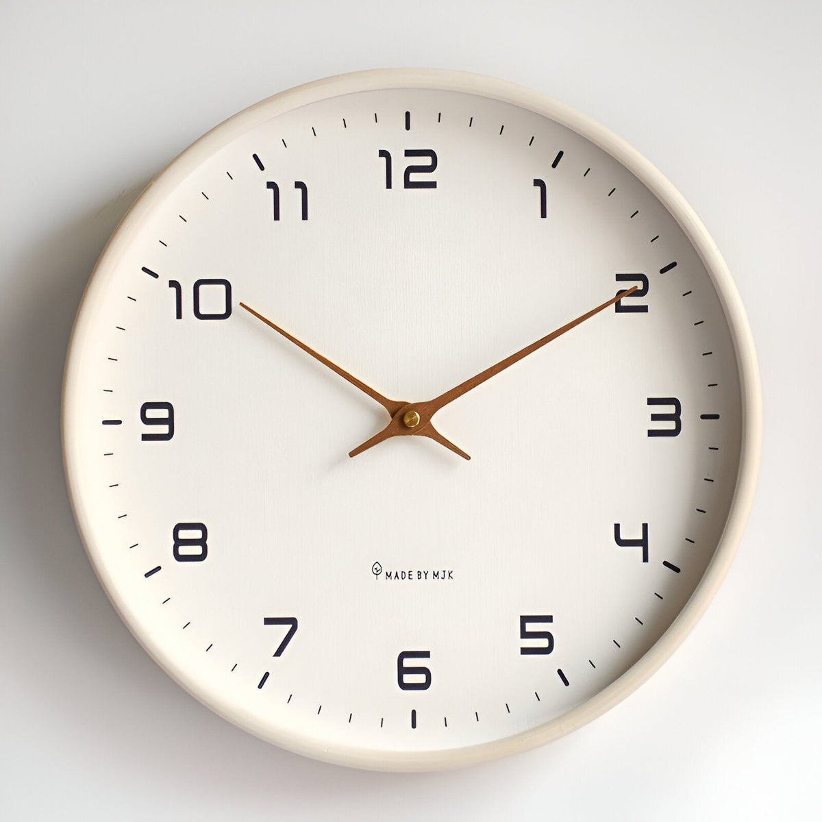 Nordic Wooden Wall Clock, Silent Quartz Minimalist Round Clock for Living Room and Kitchen