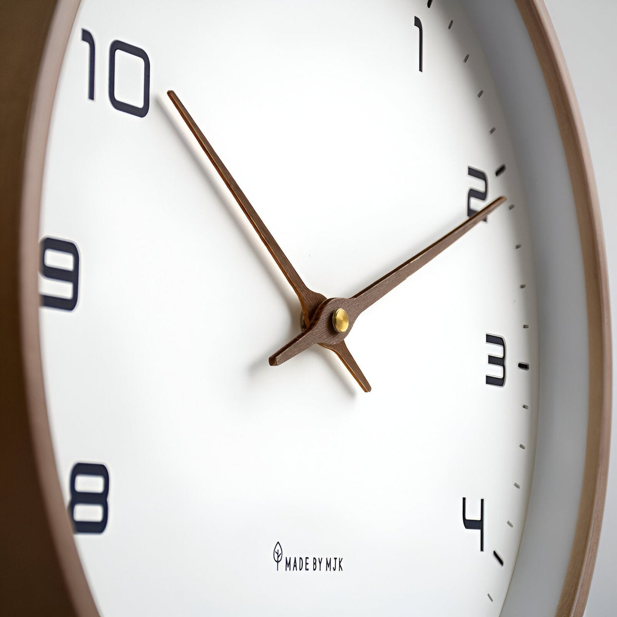 Nordic Wooden Wall Clock, Silent Quartz Minimalist Round Clock for Living Room and Kitchen